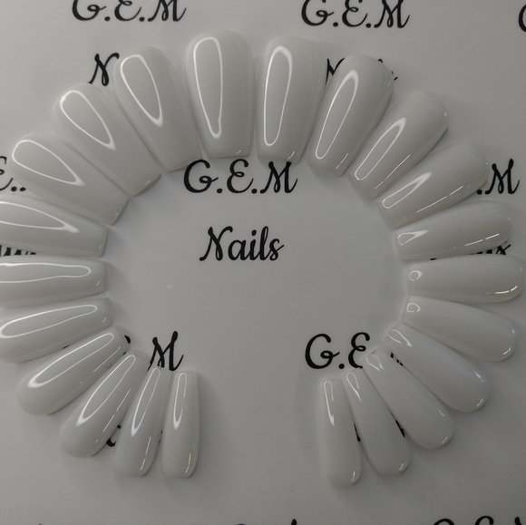 Press on nails (medium coffin) - Picture 3 of 3